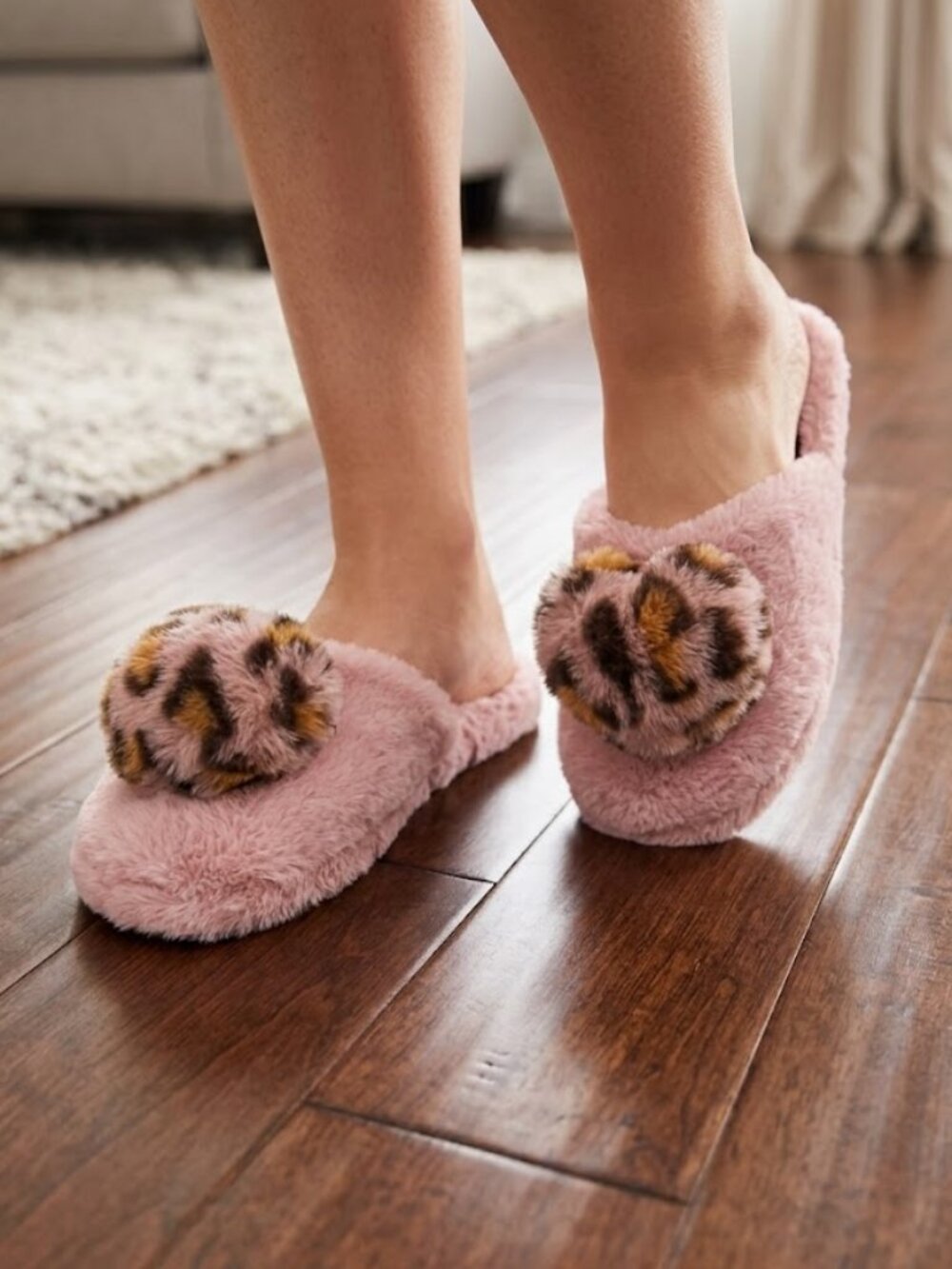 NEW Kensie Size 8 Women's Pink Faux Fur with Leopard Print Heart Slippers